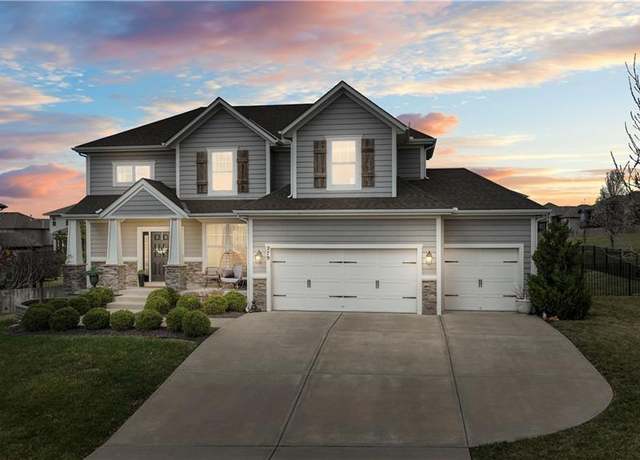 Property at 279 S Pinon St, Olathe, KS 66061, 5 beds, 3.5 baths