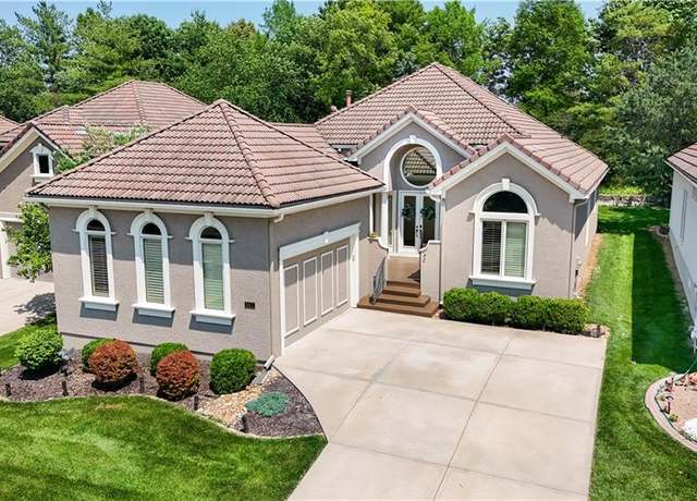 Property at 4517 NE Fairway Homes Dr, Lee's Summit, MO 64064, 4 beds, 3 baths