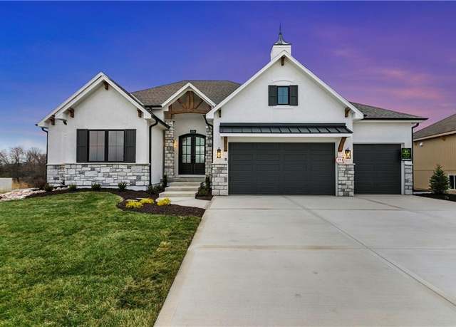 Property at 2809 SW Hearthstone Pl, Lee's Summit, MO 64082, 4 beds, 3 baths