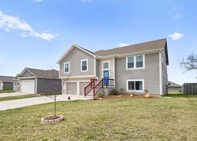 Property at 706 Hidden Meadows Dr, Paola, KS 66071, 3 beds, 3 baths