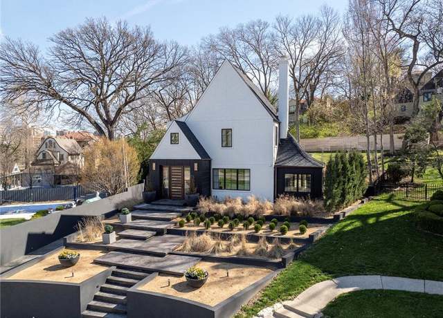 Property at 4963 Ward Pkwy, Kansas City, MO 64112, 4 beds, 3.5 baths