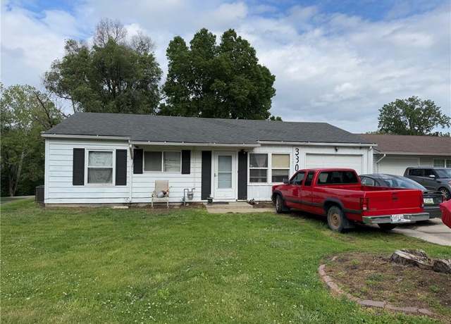 Property at 3301 Sioux Ln, St Joseph, MO 64503, 3 beds, 2 baths
