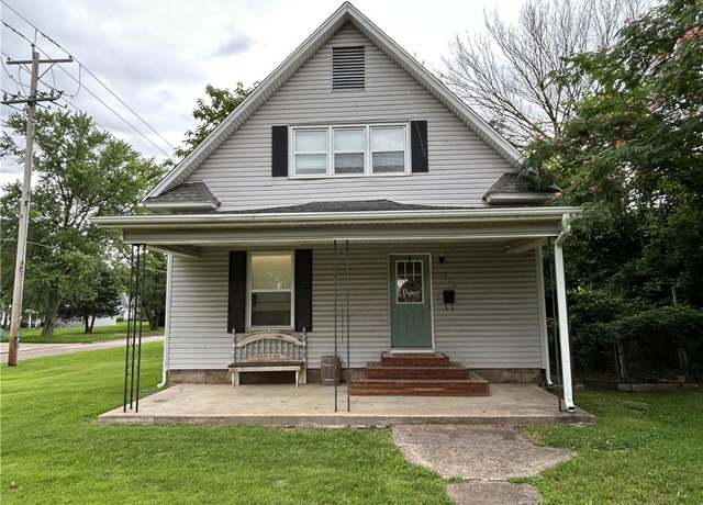 Property at 626 W Kansas St, Pittsburg, KS 66762, 4 beds, 2 baths