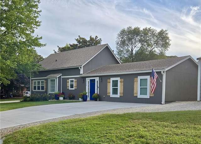 Property at 19790 Vine St, Stilwell, KS 66085, 3 beds, 2 baths