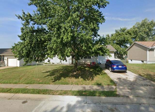 Property at 616 Silver Maple Dr, Harrisonville, MO 64701, 3 beds, 2 baths