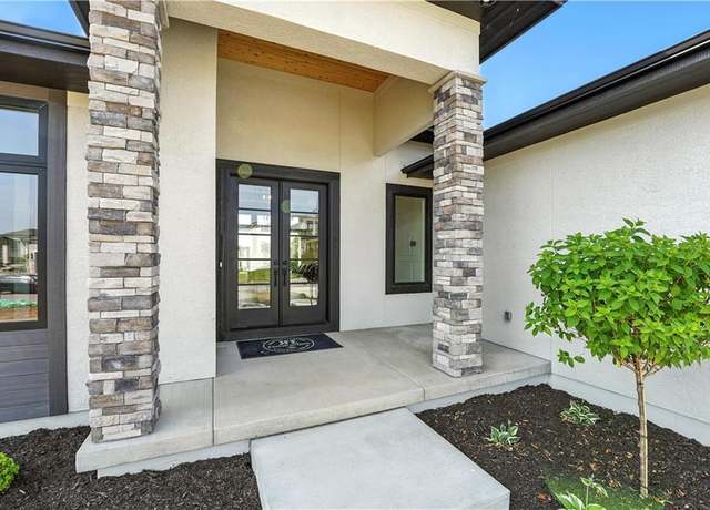 Property at 2218 NW Killarney Ln, Lee's Summit, MO 64081, 4 beds, 3.5 baths