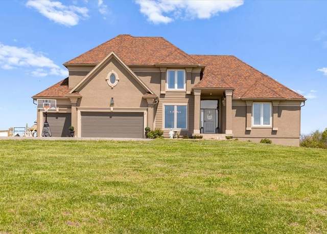 Property at 30330 W 119th St, Olathe, KS 66061, 4 beds, 3.5 baths