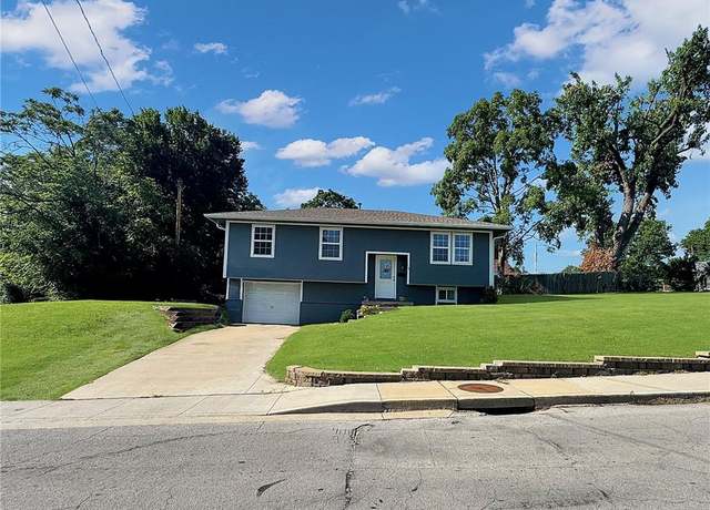 Property at 116 E South St, Richmond, MO 64085, 4 beds, 2 baths