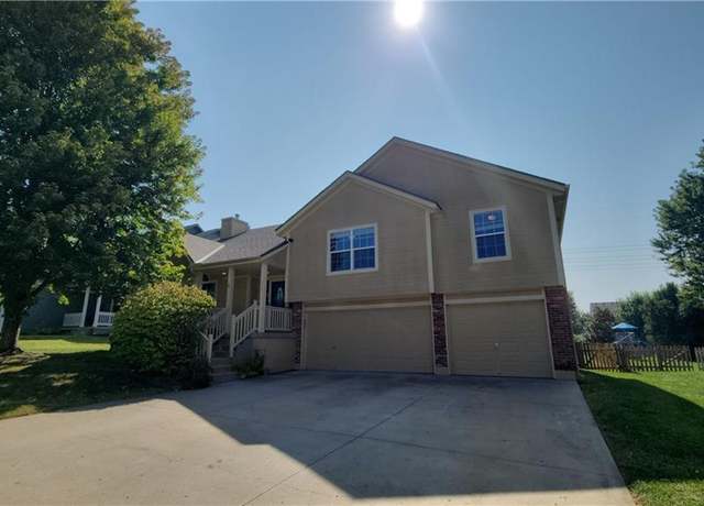 Property at 1310 NW Sycamore Dr, Grain Valley, MO 64029, 3 beds, 2.5 baths