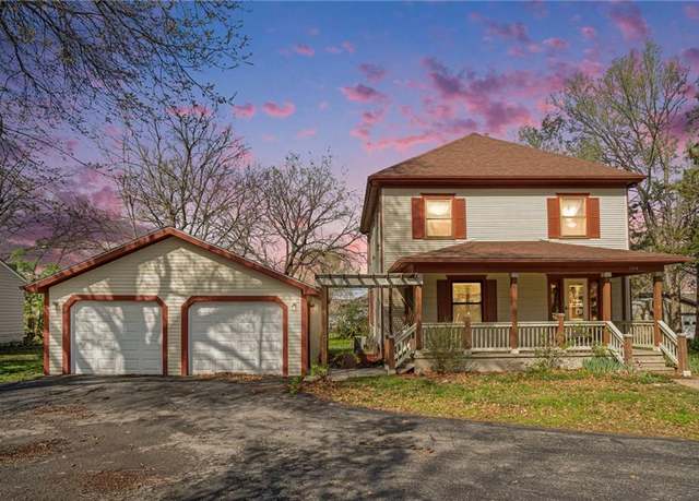 Property at 1214 S Willow St, Ottawa, KS 66067, 4 beds, 2 baths