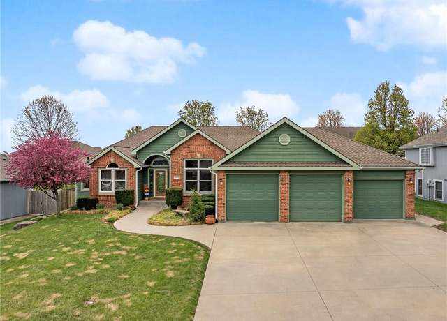 Property at 16011 Cedar St, Basehor, KS 66007, 3 beds, 2 baths