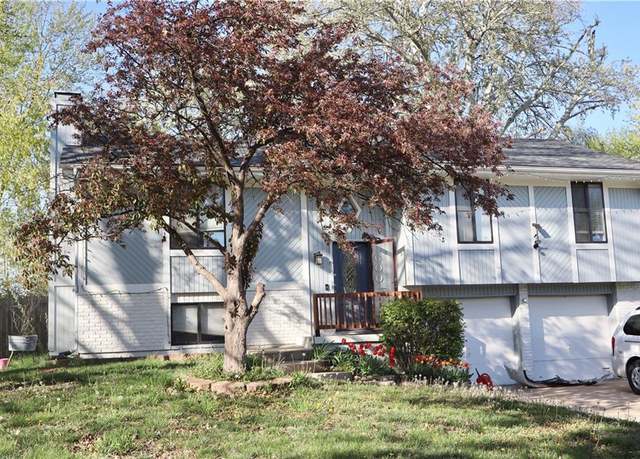 Property at 600 W Sunrise Dr, Belton, MO 64012, 3 beds, 2.5 baths