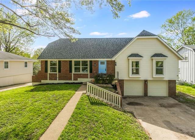 Property at 1017 SW 19th St, Blue Springs, MO 64015, 4 beds, 3 baths