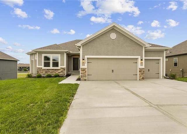 Property at 9018 N Monroe Ave, Kansas City, MO 64156, 4 beds, 3 baths