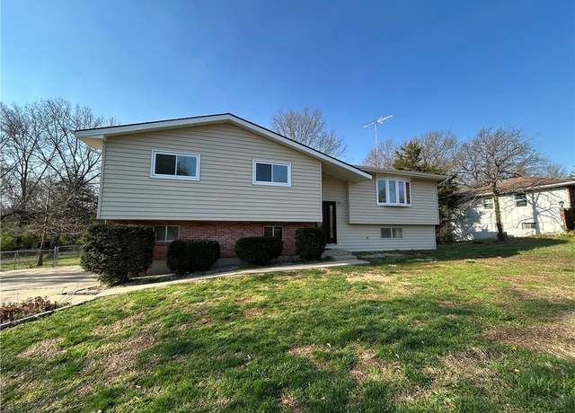 Property at 136 SE 125th Rd, Warrensburg, MO 64093, 3 beds, 3 baths