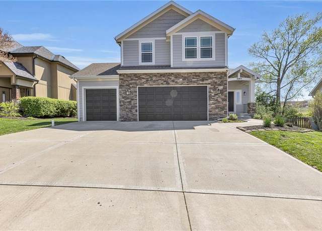 Property at 10811 Augusta Dr, Kansas City, KS 66109, 4 beds, 3 baths