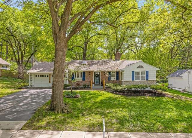 Property at 1225 Romany Rd, Kansas City, MO 64113, 4 beds, 2.5 baths