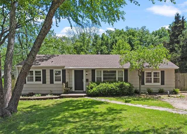 Property at 215 E 96th St, Kansas City, MO 64114, 3 beds, 2 baths