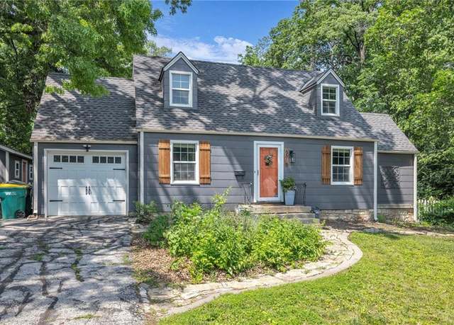 Property at 6516 W 80th St, Overland Park, KS 66204, 3 beds, 2 baths