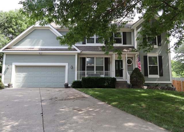 Property at 11669 S Parkwood Dr, Olathe, KS 66061, 4 beds, 2.5 baths