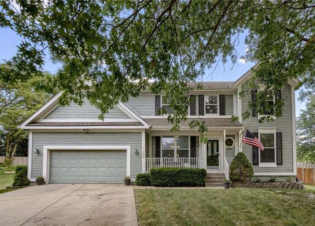 Property at 11669 S Parkwood Dr, Olathe, KS 66061, 4 beds, 2.5 baths