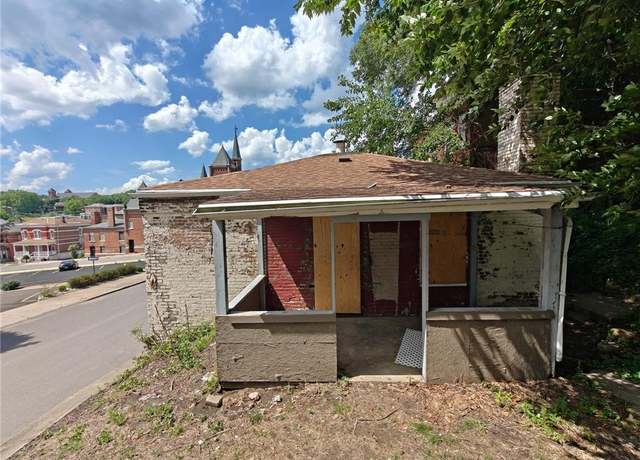 Property at 215 N 13th St, St Joseph, MO 64501, 2 beds, 1 bath