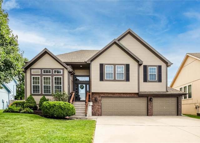 Property at 13309 Craig Ct, Smithville, MO 64089, 4 beds, 3 baths