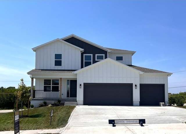 Property at 505 SW Newport Dr, Blue Springs, MO 64014, 4 beds, 3.5 baths