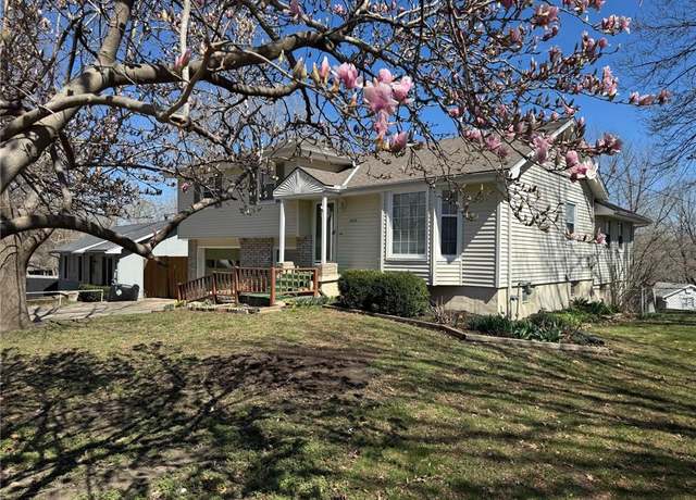 Property at 1616 Lee Ln, Pleasant Hill, MO 64080, 3 beds, 1.5 baths