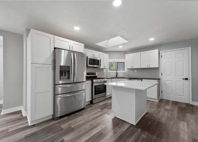 Property at 2101 Spruce St, Leavenworth, KS 66048, 5 beds, 2.5 baths
