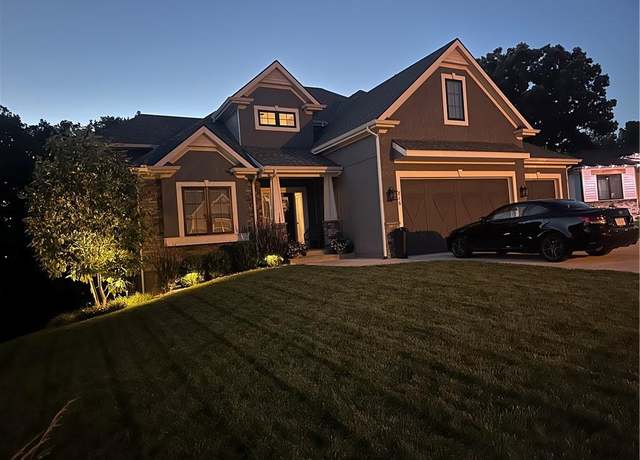 Property at 816 Foxglove Ln, Kearney, MO 64060, 6 beds, 4.5 baths