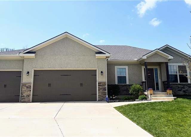 Property at 1400 Red Oak Ct, Grain Valley, MO 64029, 5 beds, 3 baths