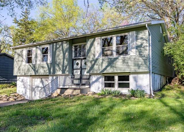 Property at 915 Lawrence Ave, Lawrence, KS 66049, 3 beds, 1.5 baths