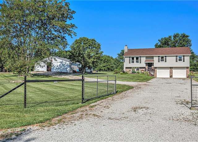 Property at 21318 S Briar Rd, Peculiar, MO 64078, 3 beds, 2.5 baths