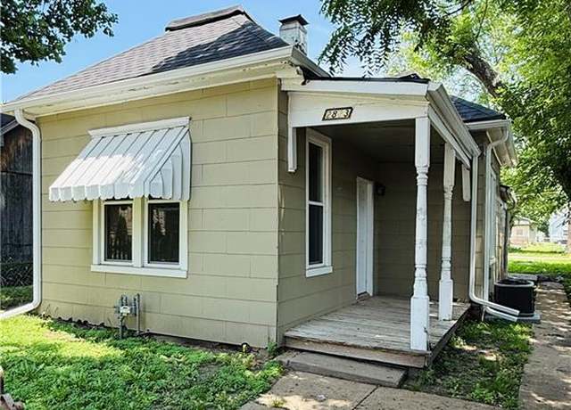 Property at 2823 S 22nd St, St Joseph, MO 64503, 2 beds, 1 bath