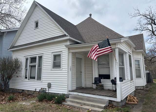 Property at 105 N Walnut St, Pittsburg, KS 66762, 3 beds, 2 baths
