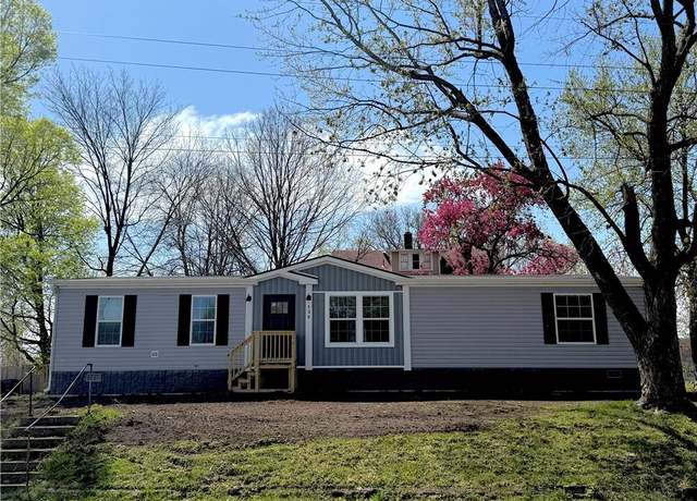Property at 120 W Cooper St, Maryville, MO 64468, 3 beds, 2 baths