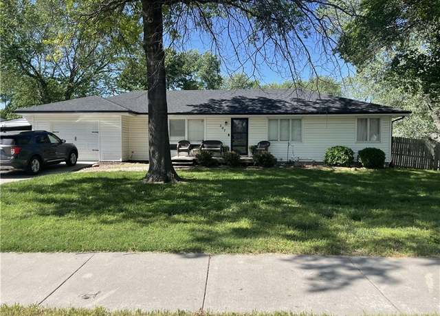 Property at 207 W 2nd St, Tonganoxie, KS 66086, 3 beds, 2 baths