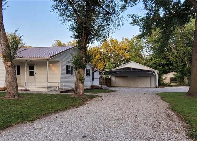 Photo of 210 N 7th St, Deepwater, MO 64740