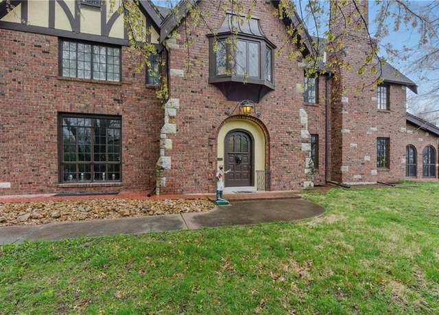 Property at 8 Orchard Pl, Excelsior Springs, MO 64024, 4 beds, 4 baths