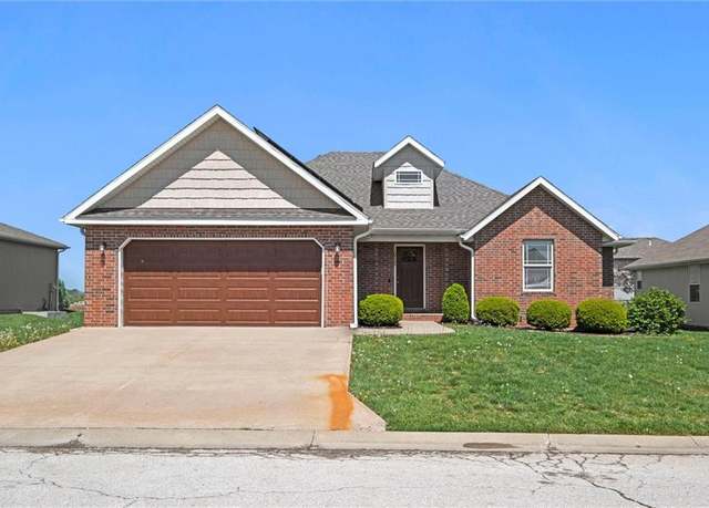 Property at 10300 Lucca Ln, Peculiar, MO 64078, 3 beds, 2 baths