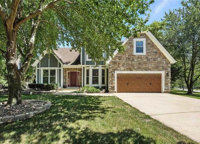Property at 5517 W 153rd St, Overland Park, KS 66223, 4 beds, 2.5 baths