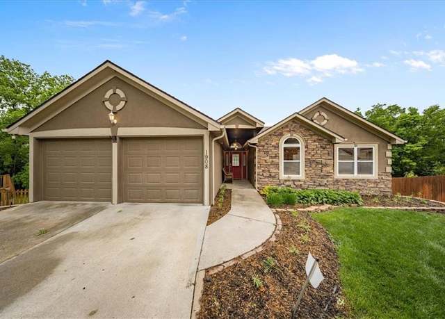 Property at 1908 NE Red Oak Ln, Blue Springs, MO 64029, 3 beds, 3 baths