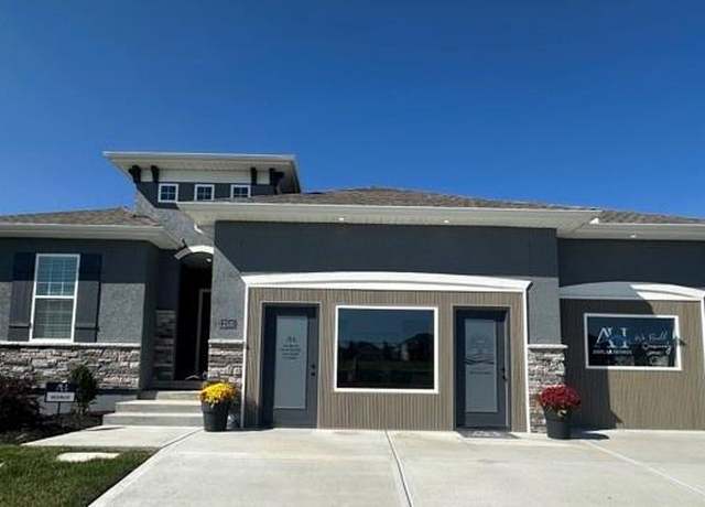 Property at 12510 S Parkwood Ln, Lee's Summit, MO 64086, 4 beds, 3 baths