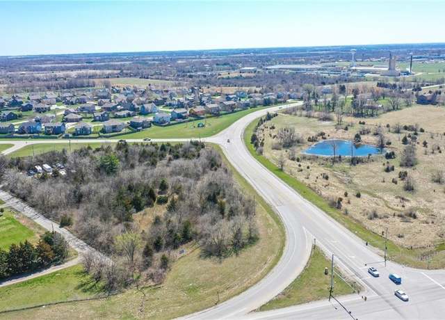 Property at 20711 W 199th St, Spring Hill, KS 66083