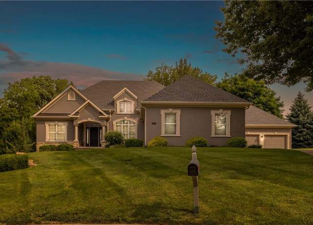Property at 4603 Manor Dr, St Joseph, MO 64506, 5 beds, 3 baths