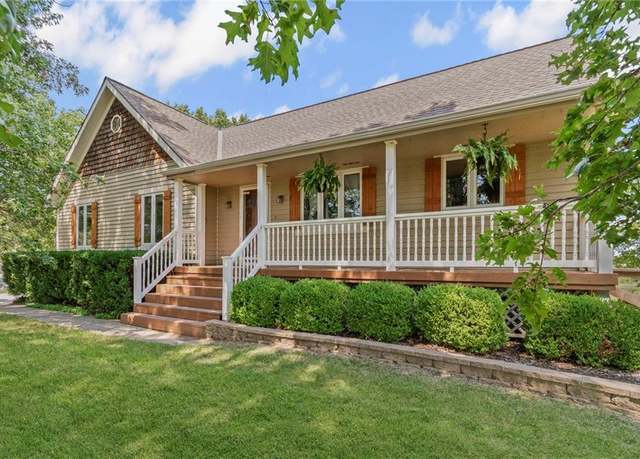 Property at 3910 Carter Dr, Smithville, MO 64089, 3 beds, 3 baths