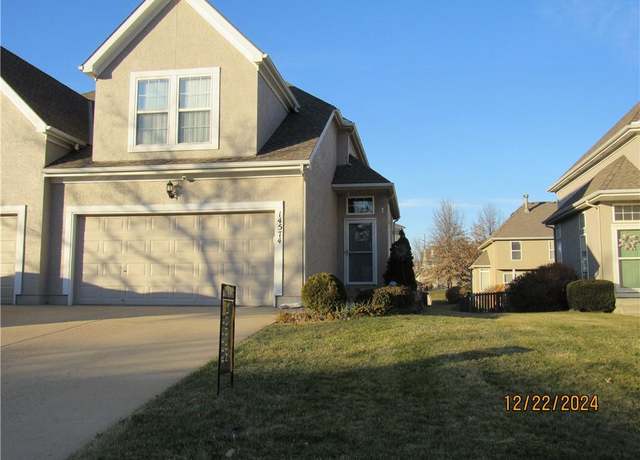 Property at 14574 W 139th St, Olathe, KS 66062, 3 beds, 2.5 baths