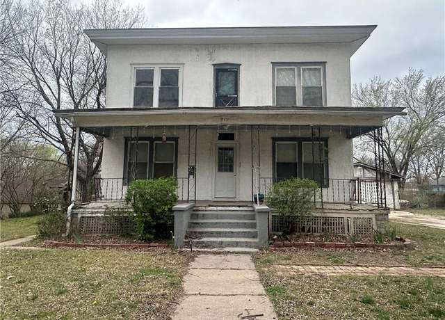 Property at 719 S 6th St, Independence, KS 67301, 5 beds, 1 bath