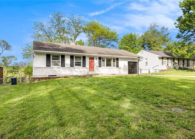 Property at 9110 Western Hills Rd, Kansas City, MO 64114, 3 beds, 2 baths